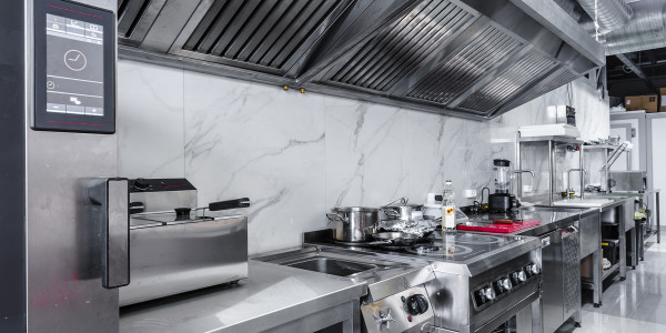 Desengrase Campanas Extractoras de Cocinas El Tanque · Cocina de Cafeterías